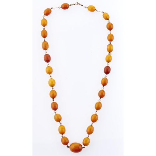 291 - A necklace of amber beads, 25g