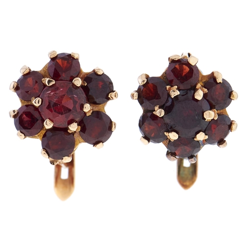 73 - A pair of garnet cluster earrings, in gold, marked 750, 4.4g