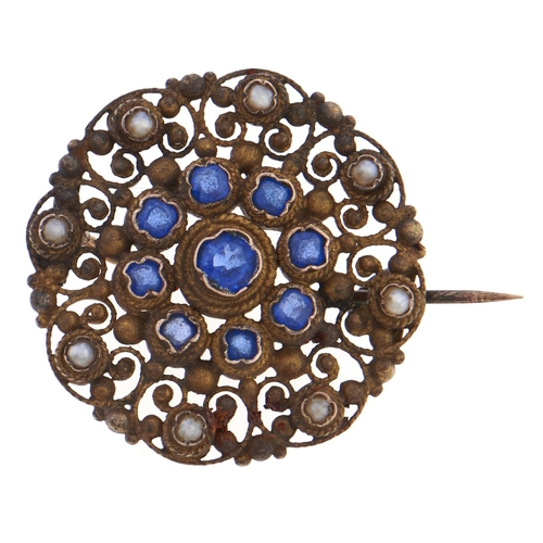 99 - A seed pearl and blue paste openwork brooch, in gold, 3.4g