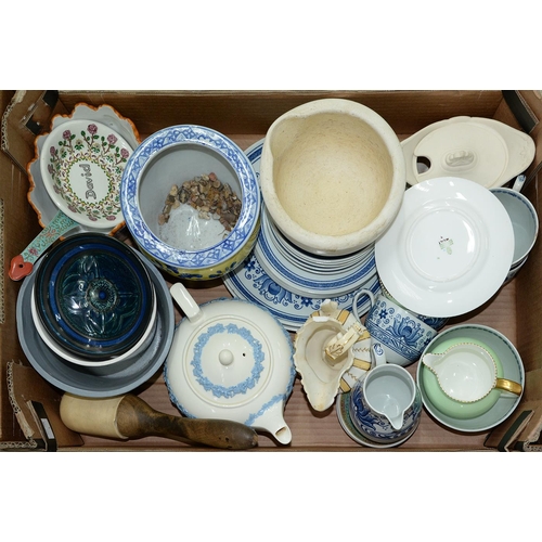 1035 - Miscellaneous blue and white and other pottery and porcelain