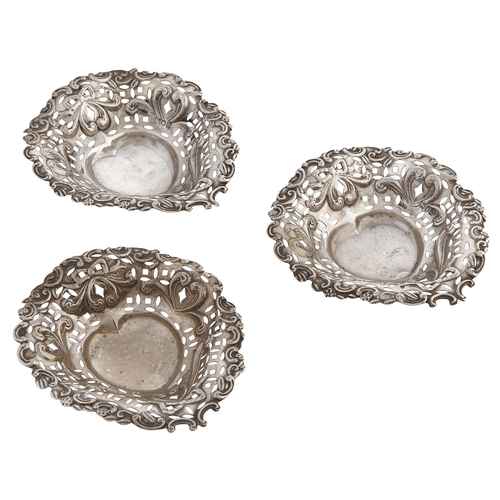 269 - A set of three Edwardian die stamped silver heart shaped sweetmeat dishes, on ball feet, 10cm l, by ... 