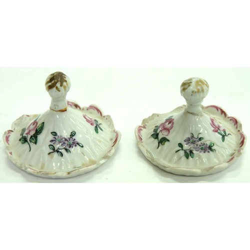 283 - A pair of Chinese export porcelain famille rose artichoke custard cups and covers, c1770, painted wi... 