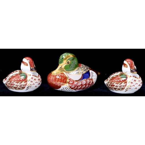 277 - Royal Crown Derby Bakewell Duck, 401/500, certificate and two Bakewell Duckling, 1 of 3 boxes (3)... 