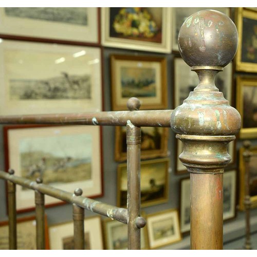 918 - An Edwardian brass bedstead, with railed foot and headboards, 137cm w, with bed irons... 