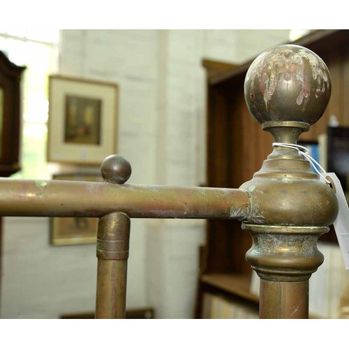 918 - An Edwardian brass bedstead, with railed foot and headboards, 137cm w, with bed irons... 