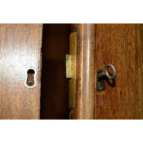 940 - A mahogany wardrobe, early 20th c, with dentil cornice and fitted for trays or other, enclosed by a ... 