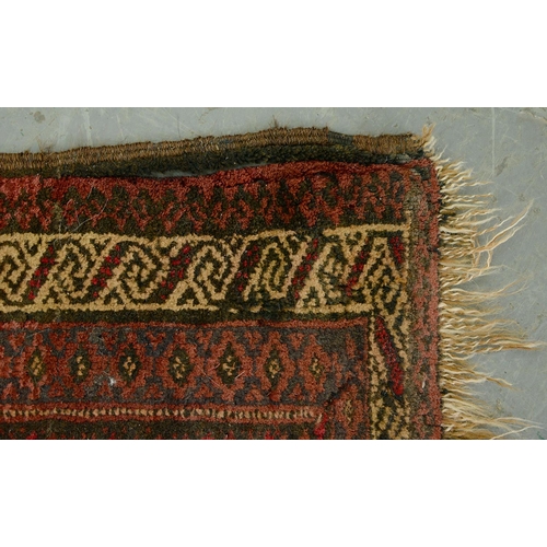 1370 - An antique Caucasian rug, 87 x 150cm