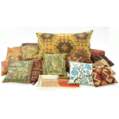 1375 - A quantity of Kilim and other cushions