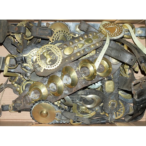 527 - Miscellaneous horse brasses, various patterns