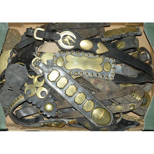 940A - Miscellaneous horse brasses, various patterns