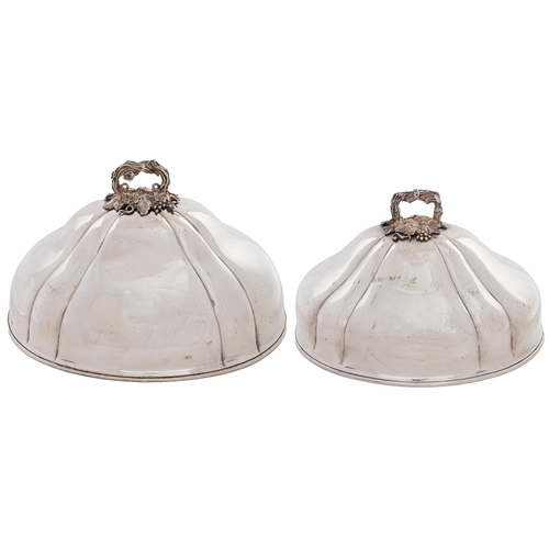 399 - A graduated pair of Victorian EPNS dish covers, with grapevine handle, 36 and 43cm l... 