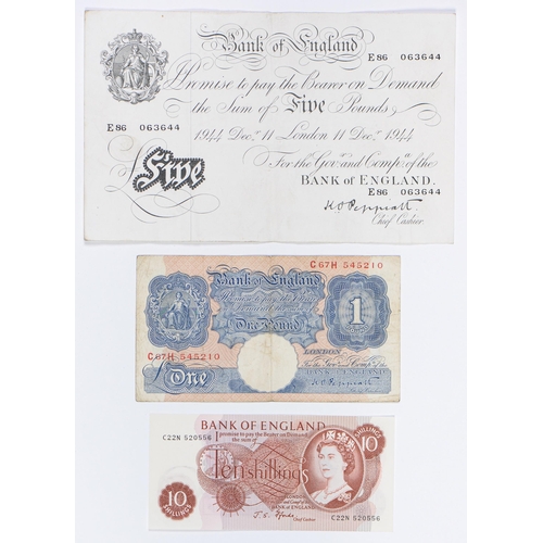 698 - Banknotes. Bank of England, Peppiatt white £5 E86, 11 December 1944, 10s blue C-H and Fforde 1... 