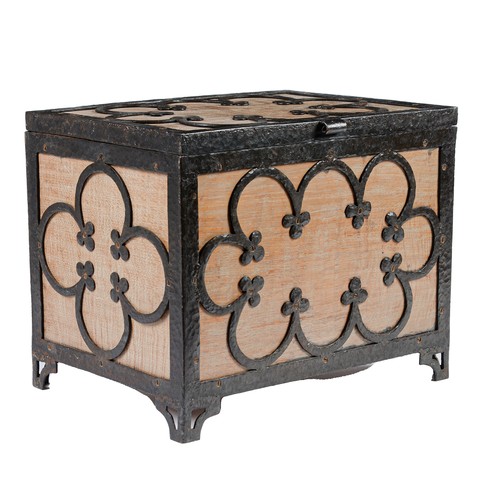 764 - An oak and wrought iron box or casket, 20th c, in gothic style, 38cm l