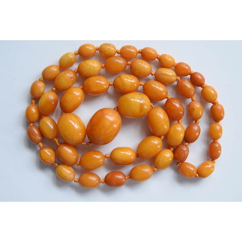 102 - A necklace of amber beads, 67g