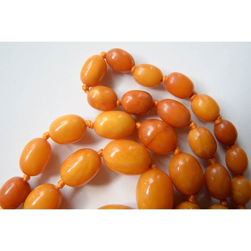 102 - A necklace of amber beads, 67g