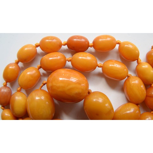 102 - A necklace of amber beads, 67g