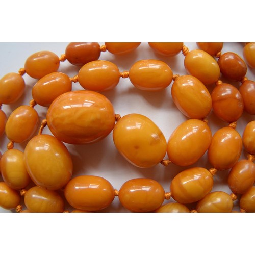 102 - A necklace of amber beads, 67g