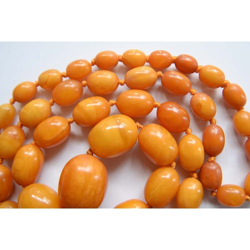 102 - A necklace of amber beads, 67g