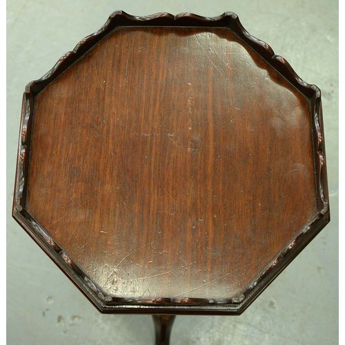 1237 - A George II mahogany kettle stand, the galleried octagonal top on inverted baluster pillar and tripo... 