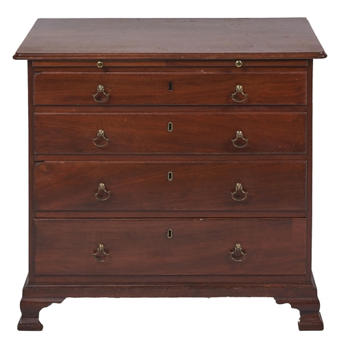 657 - A George III mahogany chest of drawers, having oak lined drawers, brushing slide and brass drop hand... 