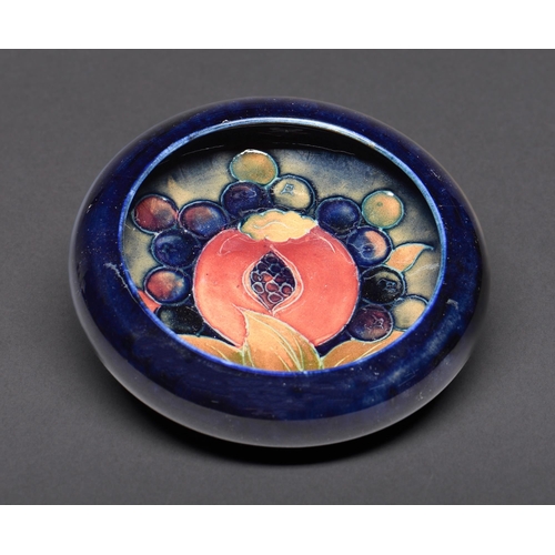 51 - A Moorcroft Pomegranate ashtray, 1928-1939, 11cm diam, impressed marks