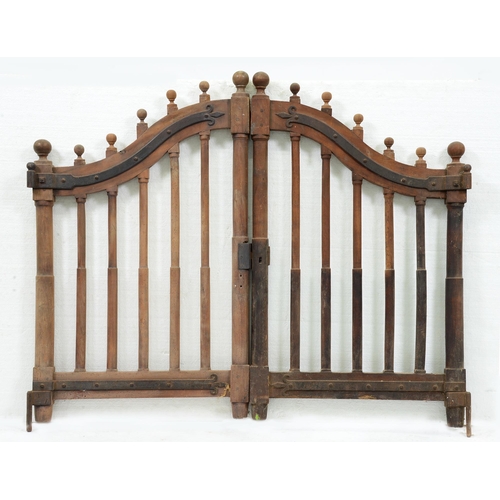 582 - A pair of wooden gates, 20th c, 74 x 120cm