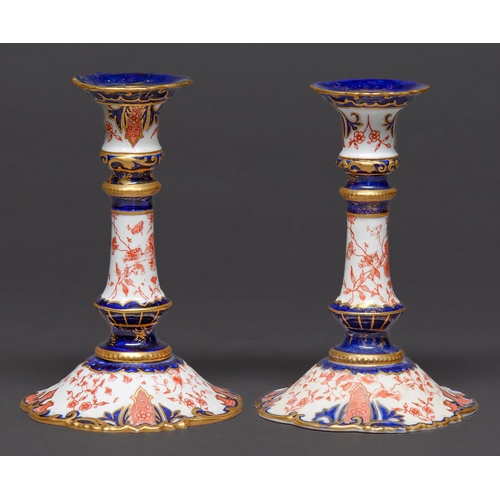 61 - A pair of Royal Crown Derby Japan pattern candlesticks, 1897, 15.5cm h, printed mark... 