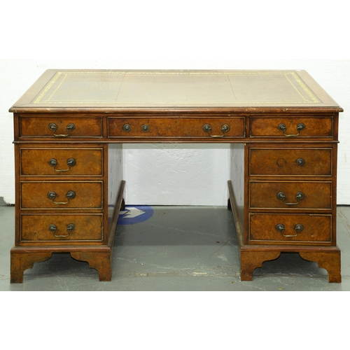 621 - A walnut pedestal desk, 20th c, in George III style, 76cm h; 77 x 137cm