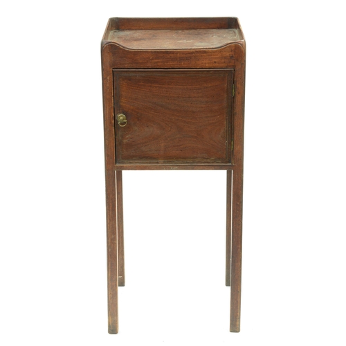 631 - A George III mahogany tray top pot cupboard, 90cm h; 36 x 40cm