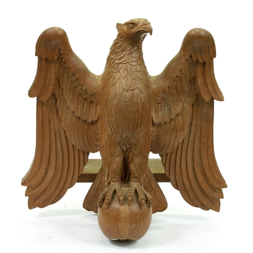 638 - Sculpture. A carved oak lectern eagle, 20th c, 60cm h