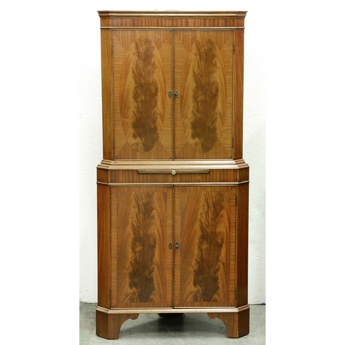 722 - A mahogany standing corner cupboard, 160cm h; 41 x 71cm