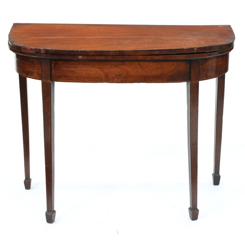 663 - A George III mahogany card table, with fold over 'D' shaped top on square tapered legs, spade feet, ... 