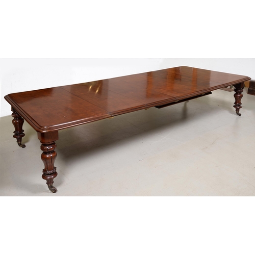 1123 - A Victorian mahogany dining table, on bulbous lappeted legs and pottery castors, with four leaves, 7... 