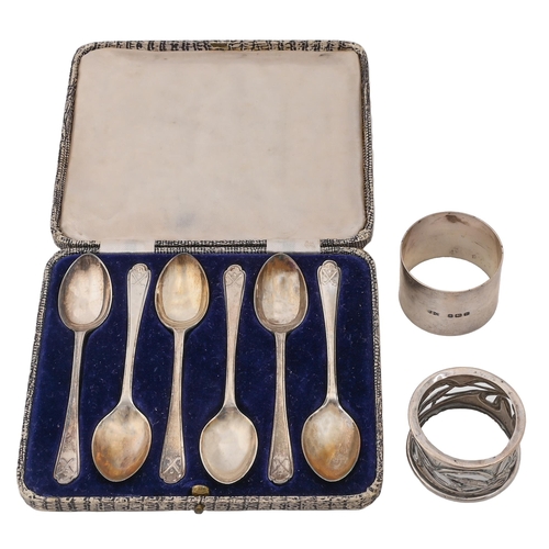 343 - A set of six George V silver coffee  coffee spoons, by Walker & Hall, Sheffield 1933, cased and ... 