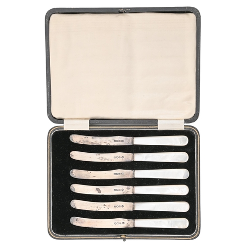 354 - A set of six George V mother of pearl hafted silver tea knives, by W Hutton & Sons Ltd, Sheffiel... 