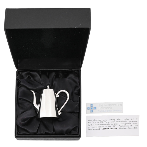 356 - Silver toy. An Elizabeth II miniature coffee pot and cover, 75mm h, maker CS, Birmingham 2000, cased... 