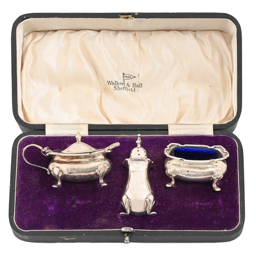 357 - A George V three-piece silver condiment set,  pepperette 80mm h, by Walker & Hall, Sheffield 191... 