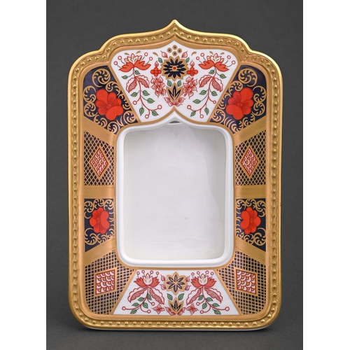 543 - A Royal Crown Derby Imari pattern photograph frame, 18cm h, printed mark