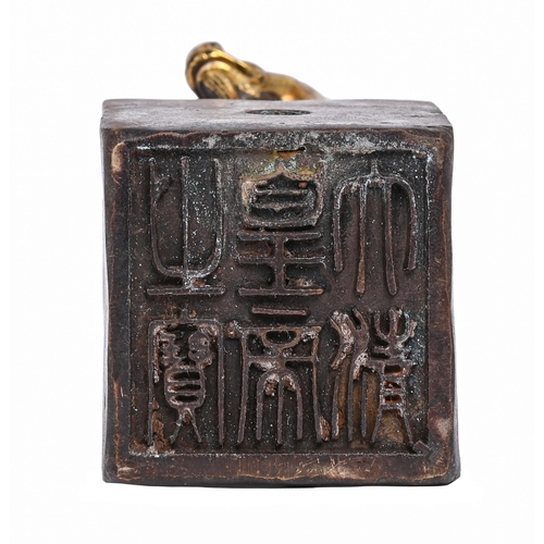 637 - A Chinese gilt bronze seal, 20th c, 11cm h