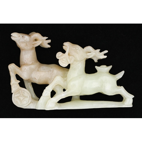 657 - A Chinese jade carving of two deer, 12.5cm l