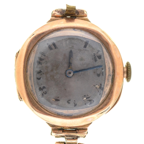 81 - A 9ct gold cushion shaped lady's wristwatch, 25 x 25mm, import marked London 1920, expanding gold br... 