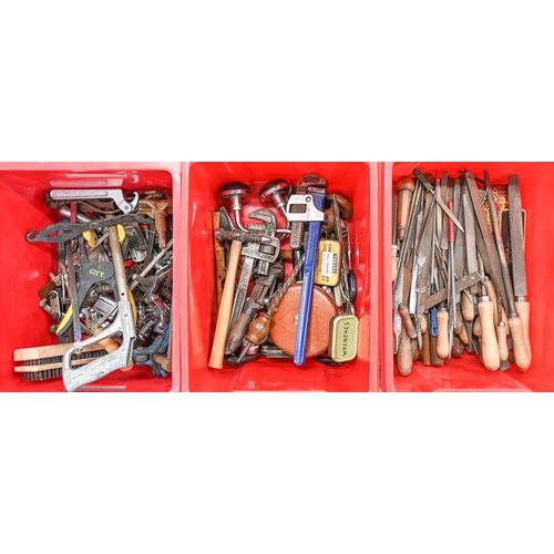 1044 - Miscellaneous tools, to include two adjustable spanners, two braces, drill, saws and files... 