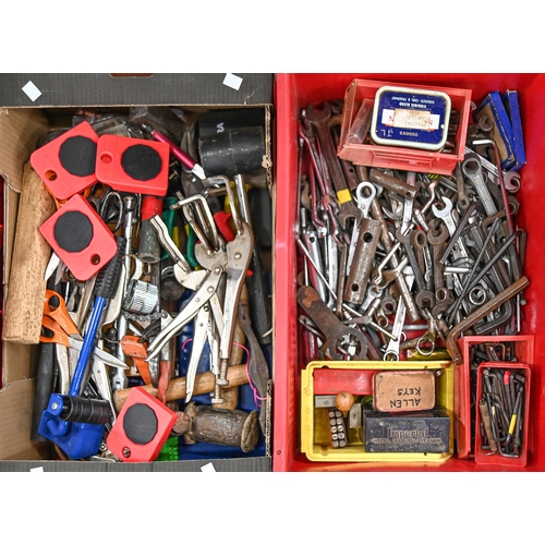 1045 - Miscellaneous tools, to include drill bits, chucks, bolts, clamps, spanners, allen keys, etc... 