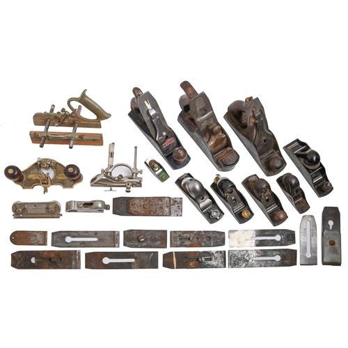 1050 - Twelve Record and other steel, brass and alloy planes and miscellaneous irons