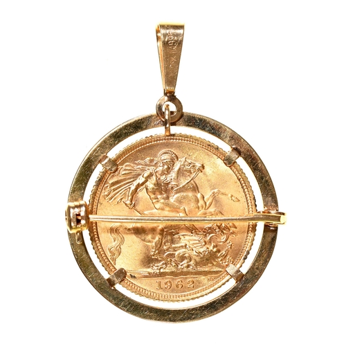 112 - Gold coin. Sovereign 1962, mounted in a gold pendant marked 750, 12.1g