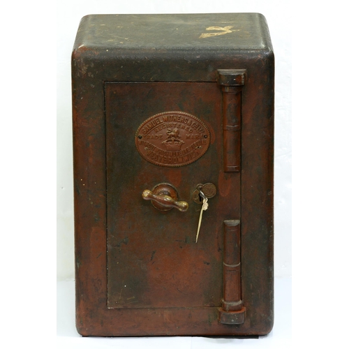 1211 - A safe, Samuel Withers & Co, Ltd, West Bromwich, early 20th c, with brass handle and key, 56cm h... 