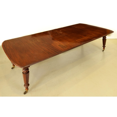 1356 - A Victorian mahogany dining table, on tapered octagonal legs and brass castors, with two leaves, 74c... 