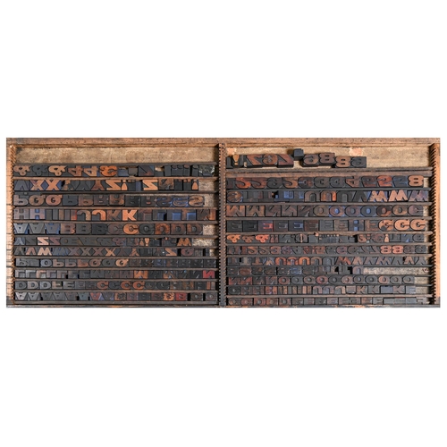 1372 - British Letterpress Printing. A case of wood type, (woodletter) first half 20th c, including 'A' wit... 