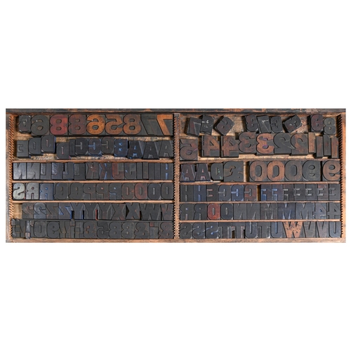 1373 - British Letterpress Printing. A case of wood type, (woodletter) first half 20th c