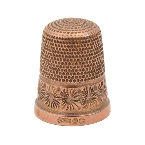 401 - A 9ct gold thimble, with floral border, part marked London 1921, in contemporary marbled green therm... 